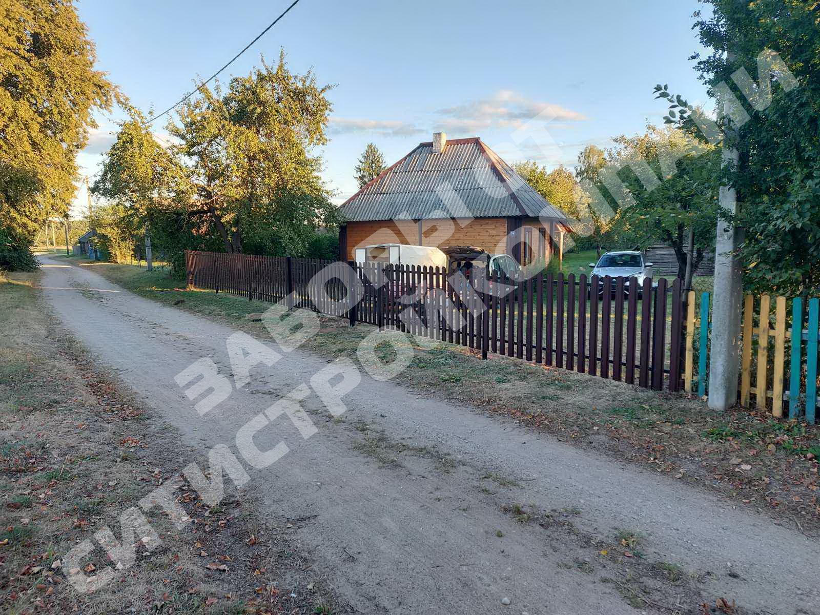 Заборы из штакетника в Крупках